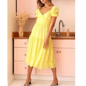 Adelyn Rae V-neck puff sleeve midi dress